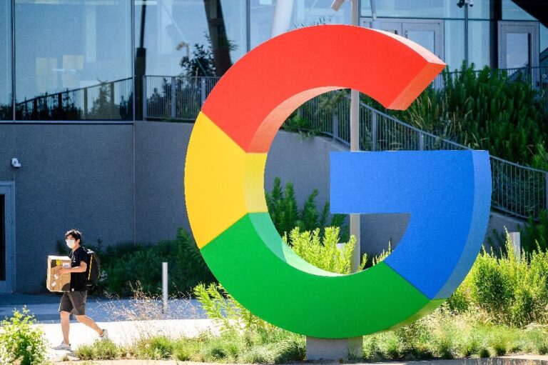 Google contre-attaque dans la bataille de l'IA avec Microsoft
