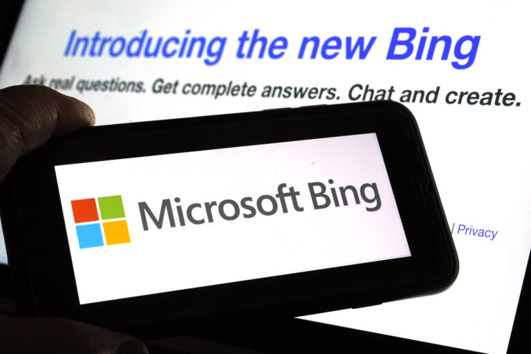 Microsoft apporte le chatbot Bing aux téléphones après avoir limité les bizarreries
