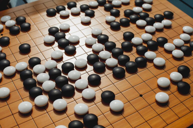 Le jeu Super-AI incite les humains à adopter des stratégies novatrices et gagnantes
