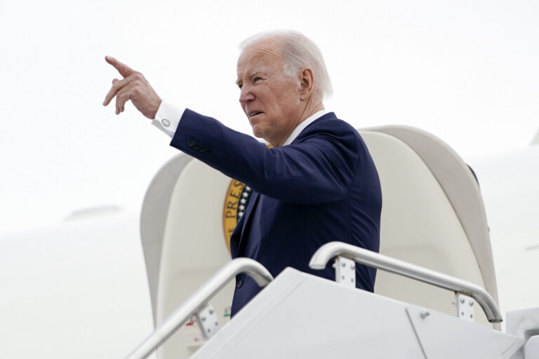 Biden dit que les entreprises technologiques doivent s'assurer que les produits d'IA sont sûrs
