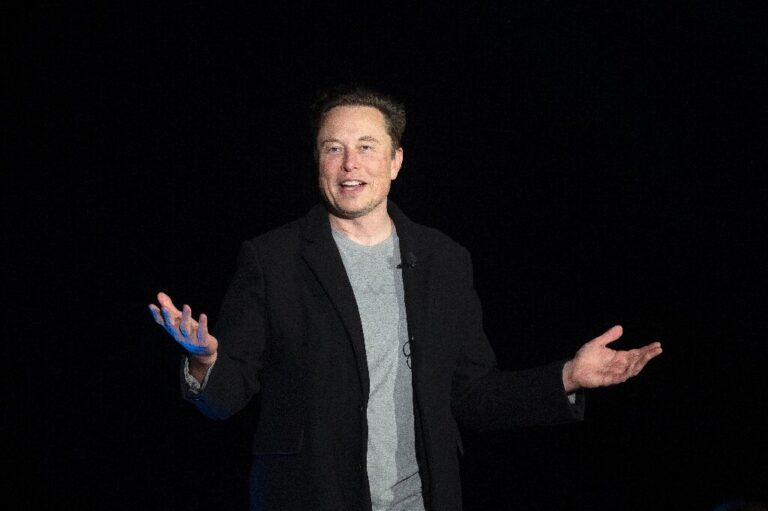 Elon Musk crée la société d'intelligence artificielle X.AI
