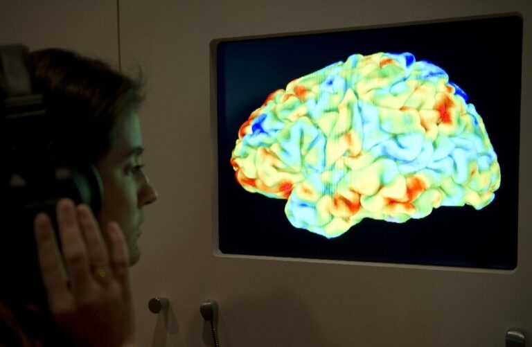 Les scientifiques utilisent des scanners cérébraux et l'IA pour "décoder" les pensées

