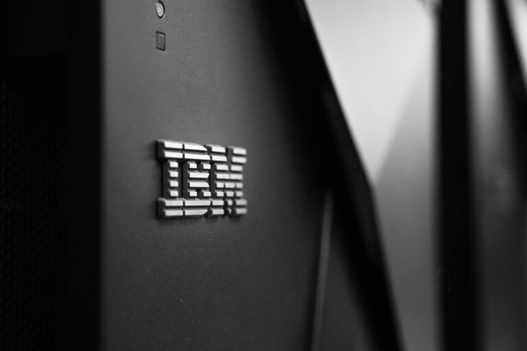 IBM va suspendre l'embauche pour des emplois que l'IA pourrait faire
