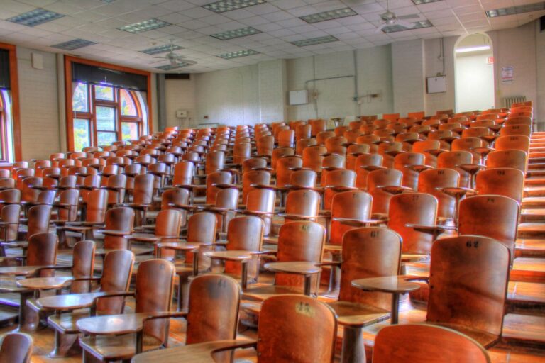 L'IA correspond à la performance humaine pour développer de bonnes questions de test
