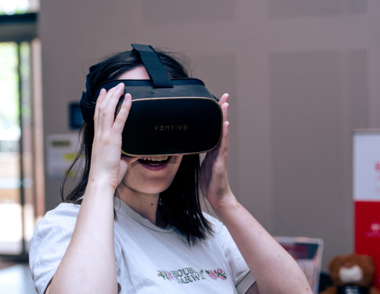 Une étude révèle que l'IA peut prédire les cybermalaises chez les utilisateurs de réalité virtuelle
