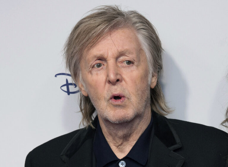  Les Beatles sortent leur "dernier" disque.  L'IA a rendu cela possible
