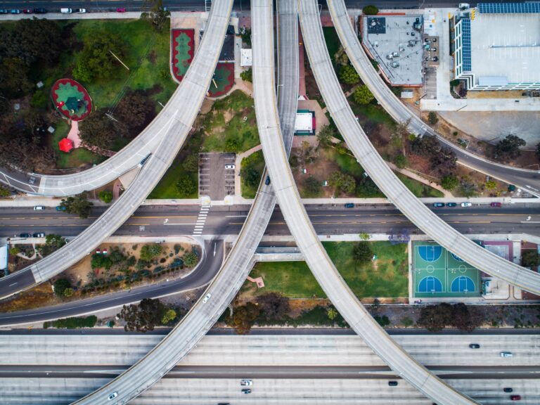 Un algorithme de colonie d'abeilles artificielles pour prédire les accidents de la route
