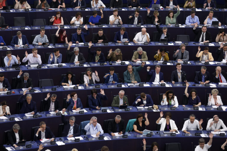 L'Europe et les États-Unis sont invités à enquêter sur le type d'IA qui alimente des systèmes comme ChatGPT
