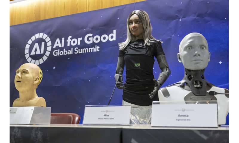 L'agence technique de l'ONU déploie des robots d'apparence humaine pour répondre aux questions lors d'une conférence de presse à Genève