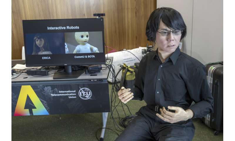 L'agence technique de l'ONU déploie des robots d'apparence humaine pour répondre aux questions lors d'une conférence de presse à Genève