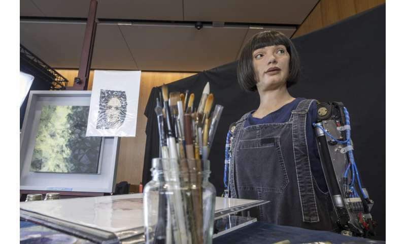 L'agence technique de l'ONU déploie des robots d'apparence humaine pour répondre aux questions lors d'une conférence de presse à Genève