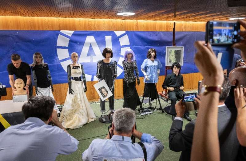L'événement à Genève a été présenté comme la première conférence de presse au monde avec un panel de robots sociaux humanoïdes activés par l'IA