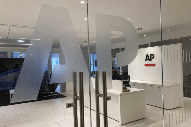 Les agences de presse élaborent des normes pour l'utilisation de l'intelligence artificielle dans les salles de rédaction
