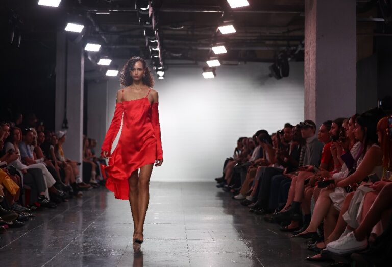 L'IA ne remplace pas la créativité des créateurs de mode
