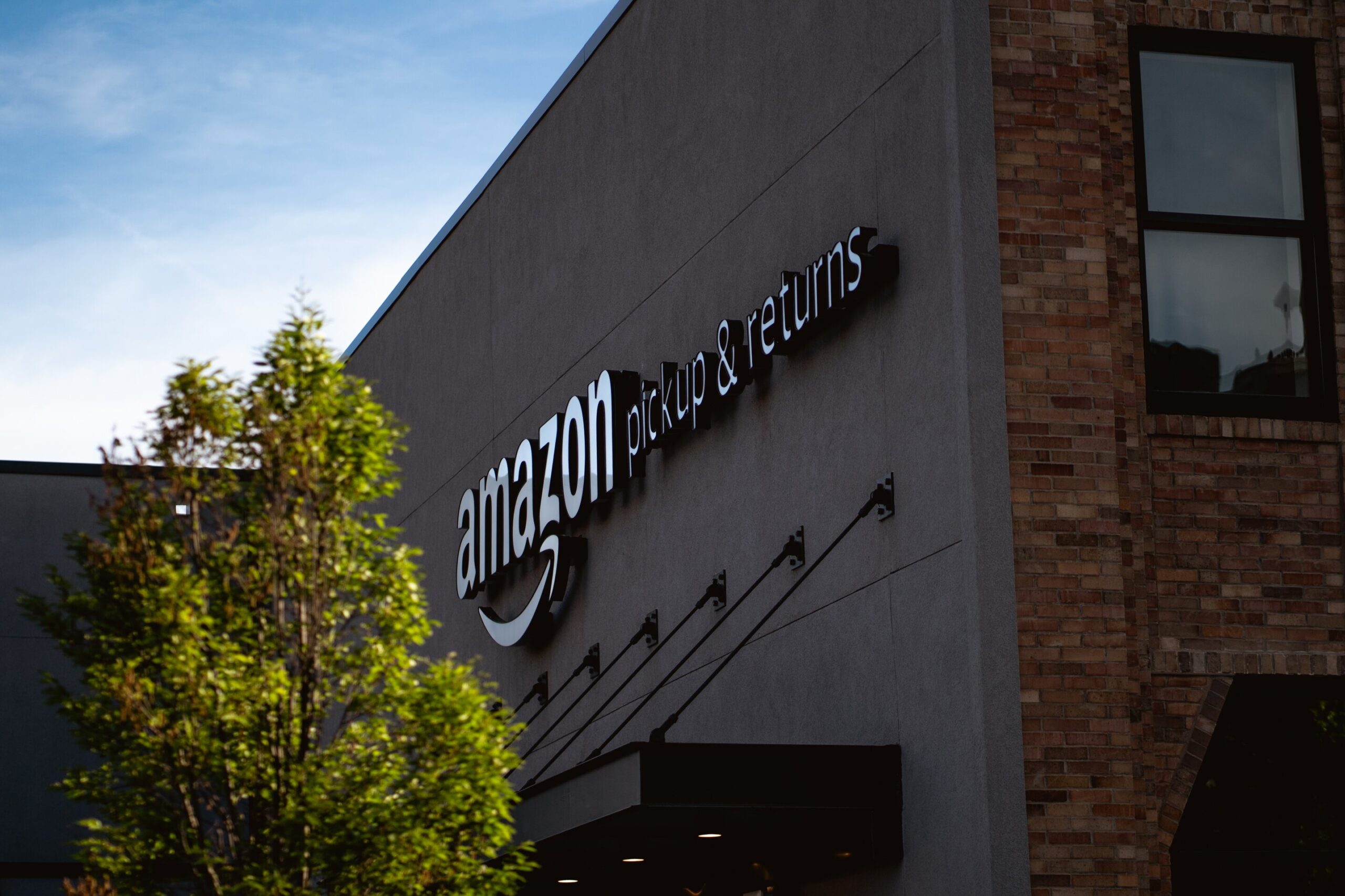 Amazon accélère la course à l'IA avec un investissement anthropique de 4 milliards de dollars