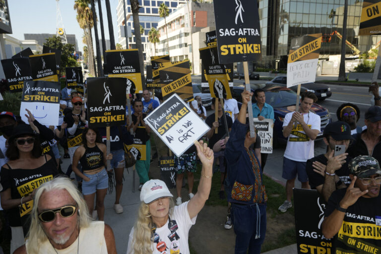 Dans la bataille des écrivains hollywoodiens contre l'IA, les humains gagnent (pour l'instant)
