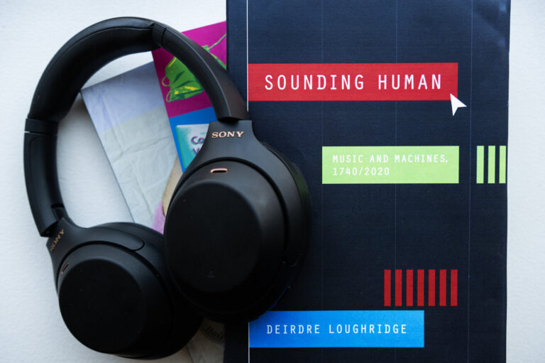  Humain ou machine ?  Et les deux ?  Un nouveau livre explore la frontière entre l'homme et la machine dans la musique
