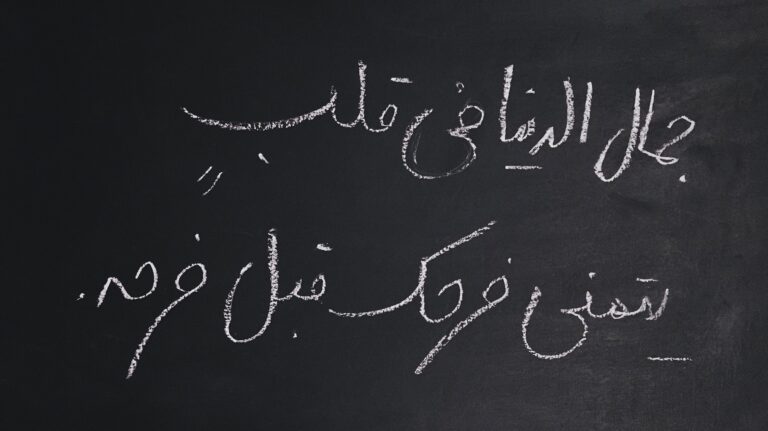 Des chercheurs développent des solutions d'IA pour inclure l'arabe et ses dialectes dans le traitement du langage naturel
