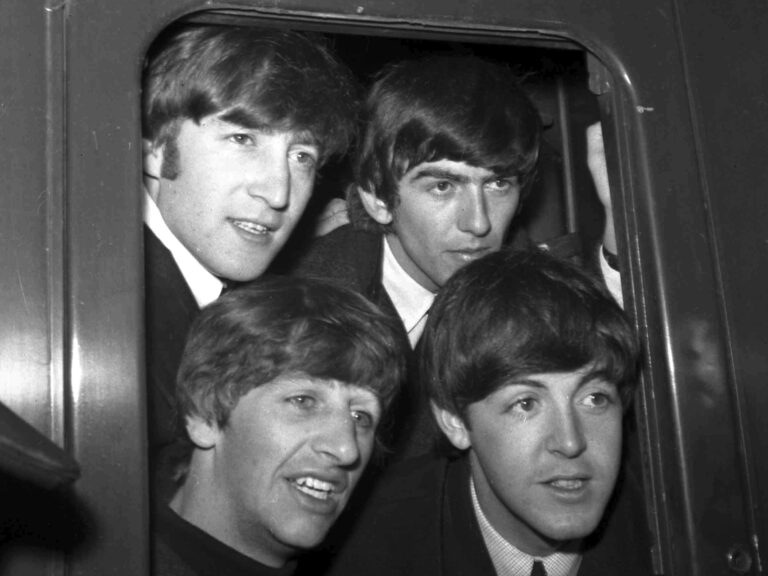 Écoutez la dernière nouvelle chanson des Beatles avec John, Paul, George, Ringo et AI Tech : "Now and Then"
