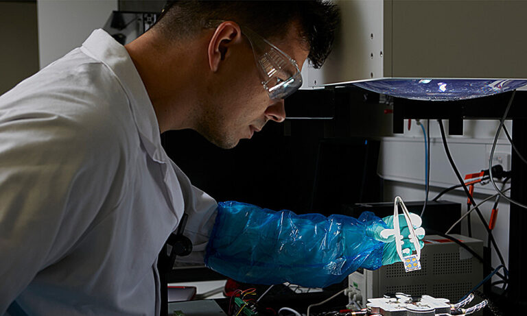 Des chercheurs entraînent l’IA à produire des cellules solaires à partir de pérovskite en un temps record

