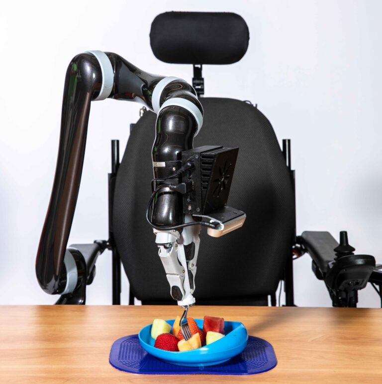 Comment un robot d'assistance à l'alimentation est passé de la collecte de salades de fruits à des repas complets
