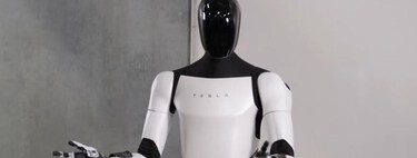 Elon Musk présente au monde le nouveau robot humanoïde de Tesla.  C'est l'Optimus Gen 2