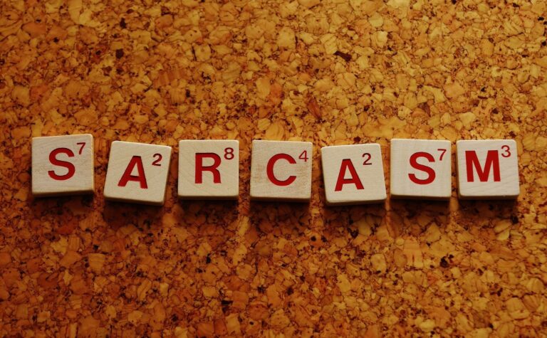 Les grands modèles linguistiques peuvent-ils détecter le sarcasme ?

