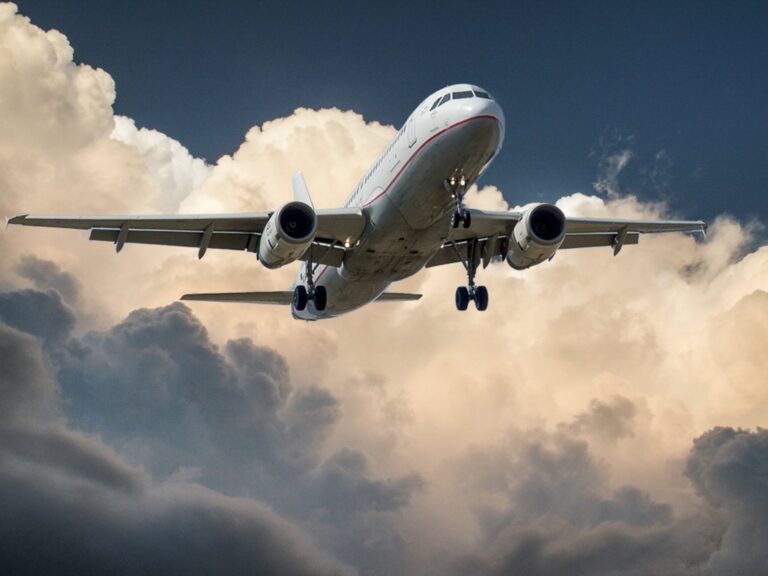 Comment l’aviation pourrait orienter la réglementation de l’IA dans le domaine de la santé
