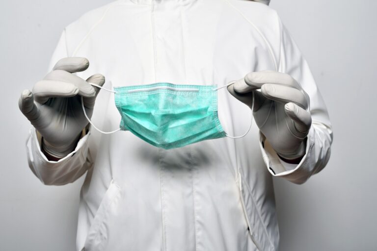 Apprentissage conjoint pour la détection du port de masque dans des conditions de faible luminosité
