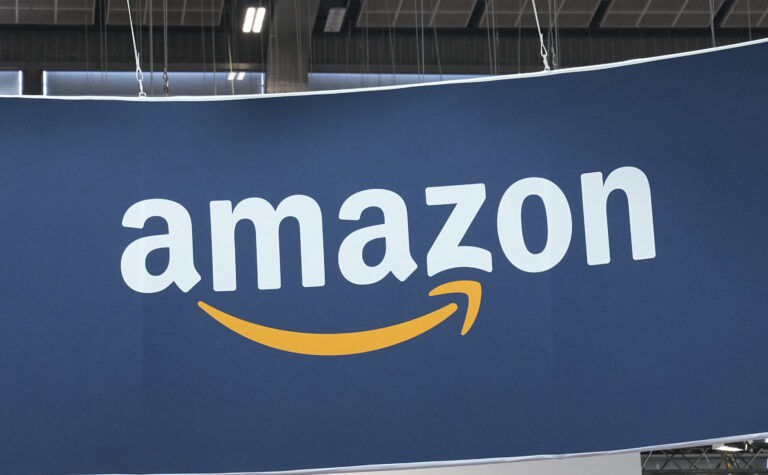 Amazon investit 2,75 milliards de dollars supplémentaires dans la start-up d'IA Anthropic
