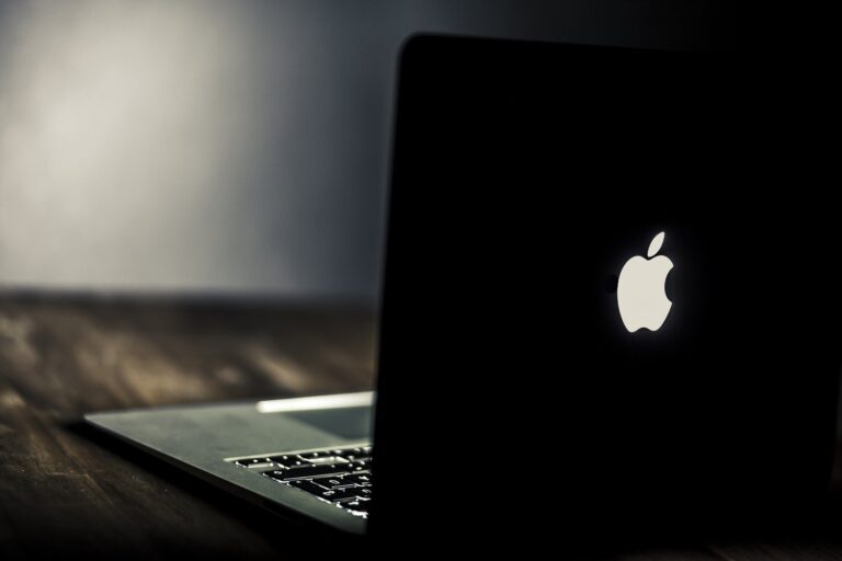 Selon les chercheurs, la pornographie générée par l'IA va perturber l'industrie du contenu pour adultes et soulever de nouvelles préoccupations éthiques
