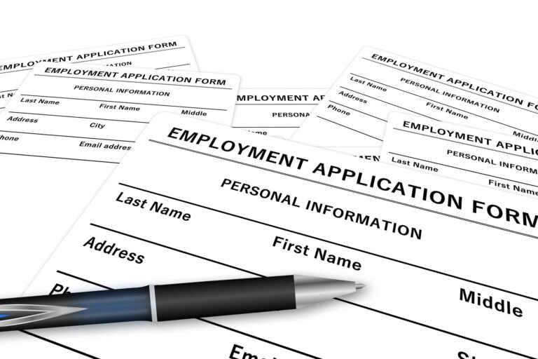 Des chercheurs effectuent une revue critique de la littérature sur l’équité et l’IA sur le marché du travail
