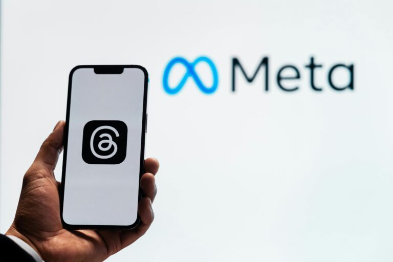 Meta permettra aux annonceurs de créer des campagnes à l'aide de nouveaux outils d'IA générative
