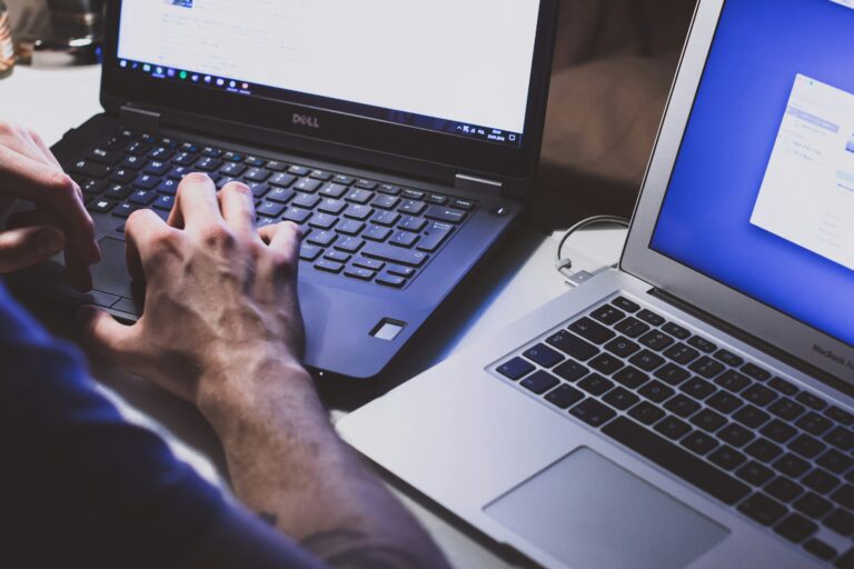 Comment l’IA peut empêcher les analystes de cybersécurité de se noyer dans une mer de données
