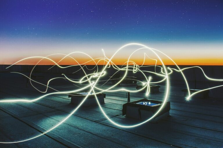 La demande d'électricité augmente tellement grâce à l'IA que l'Agence internationale de l'énergie a convoqué un sommet mondial
