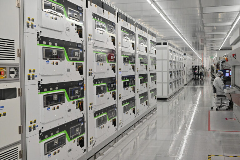  NVIDIA vendra ses GPU AI au Moyen-Orient malgré les sanctions.  Cela représente une opportunité pour la Chine
