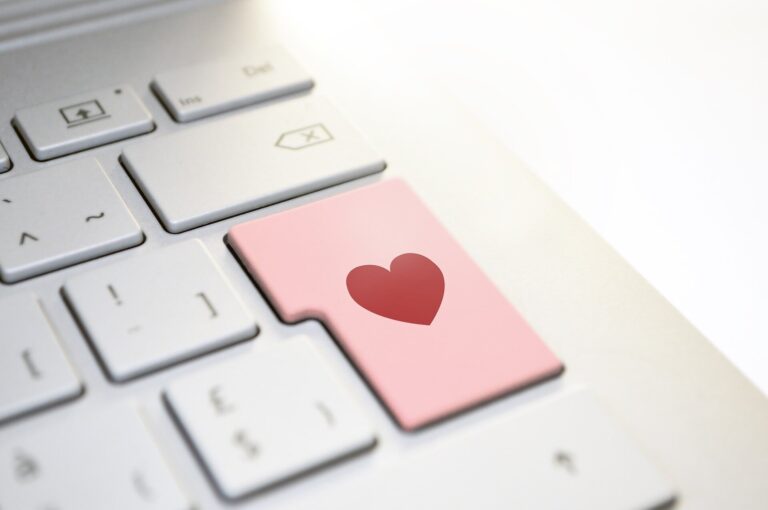 Les chatbots basés sur l'IA changent notre façon de comprendre le bien-être romantique et sexuel
