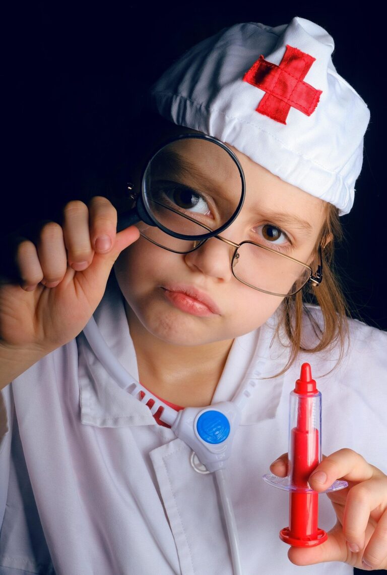 Pourquoi l'IA a du mal à comprendre qu'un enfant de six ans ne peut pas être médecin ou prétendre à une pension
