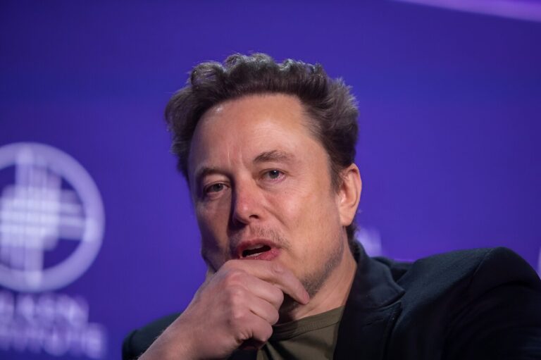 Elon Musk poursuit à nouveau OpenAI et Altman

