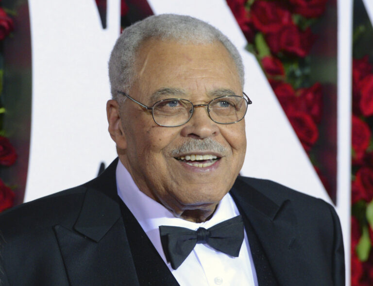 La voix de Dark Vador de James Earl Jones perdure grâce à l'intelligence artificielle. Les doubleurs y voient des promesses et des dangers
