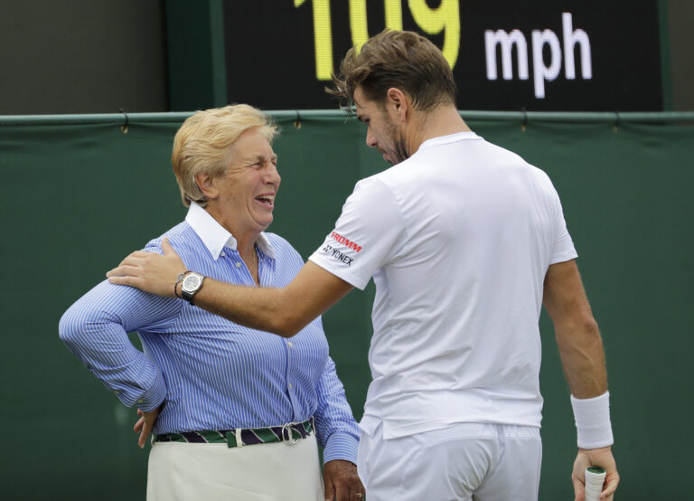 Le tournoi de tennis de Wimbledon remplace les juges de ligne par une technologie d'IA, en rupture avec la tradition
