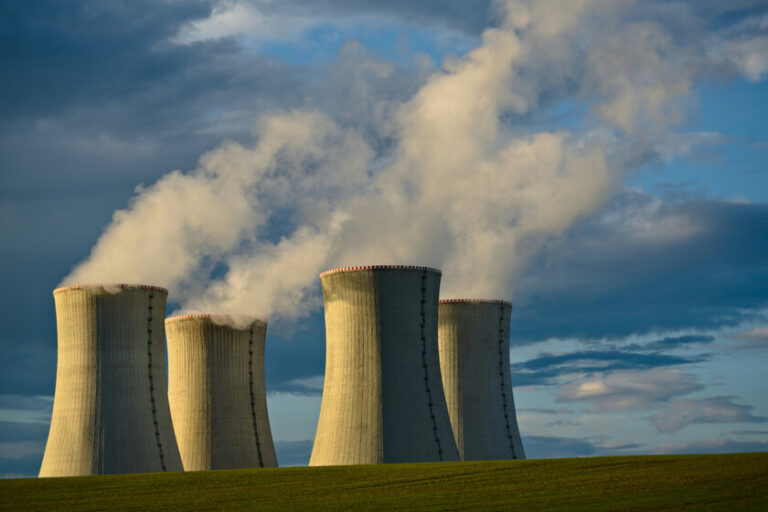 Amazon, Google et Microsoft parient l’avenir de l’IA sur l’énergie nucléaire. ça va être compliqué
