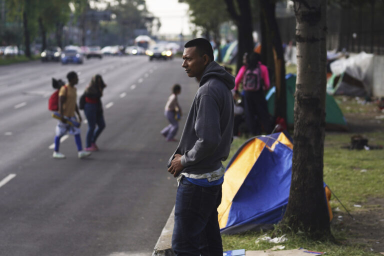 L’IA pourrait contribuer à étendre les réponses humanitaires. Mais cela pourrait aussi avoir de gros inconvénients
