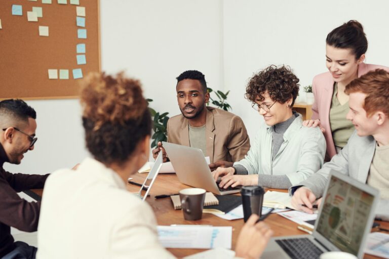 L’équité, la diversité et l’inclusion doivent guider la mise en œuvre de l’IA sur le lieu de travail
