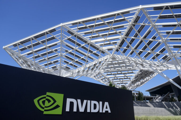 Nvidia dépasse les attentes en matière de bénéfices alors que les investisseurs se tournent vers la demande de puces Blackwell AI
