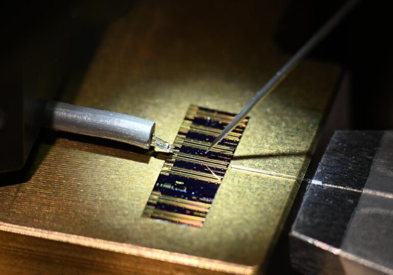 Un neurone artificiel basé sur un laser imite les fonctions des cellules nerveuses à une vitesse fulgurante
