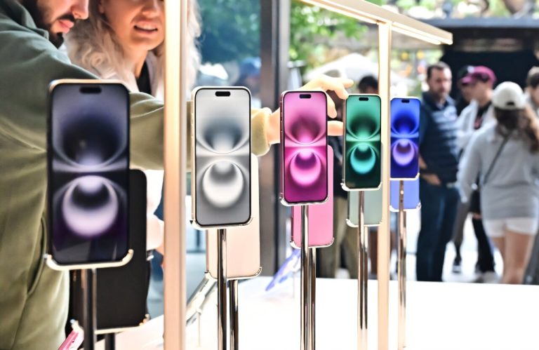 Apple met de côté les résumés d'actualités sur l'IA en raison d'erreurs
