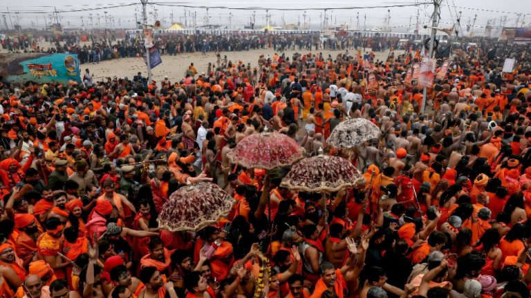 L'Inde utilise l'IA pour arrêter les bousculades lors du plus grand rassemblement du monde
