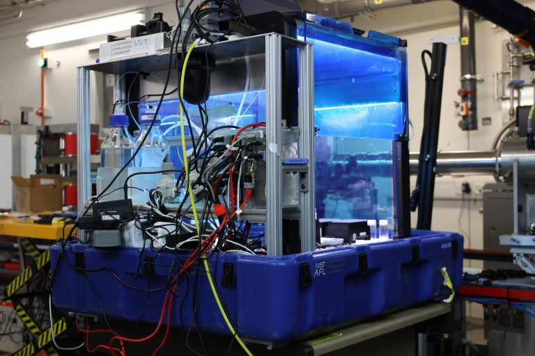 Des laboratoires robotiques alimentés par l'IA permettent des expériences simultanées
