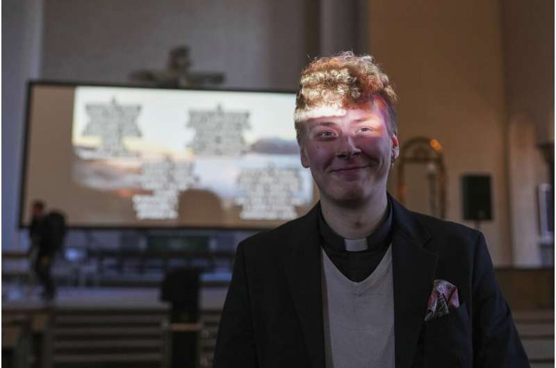 Ce qu'une église finlandaise a apprise en créant un service presque entièrement avec l'IA